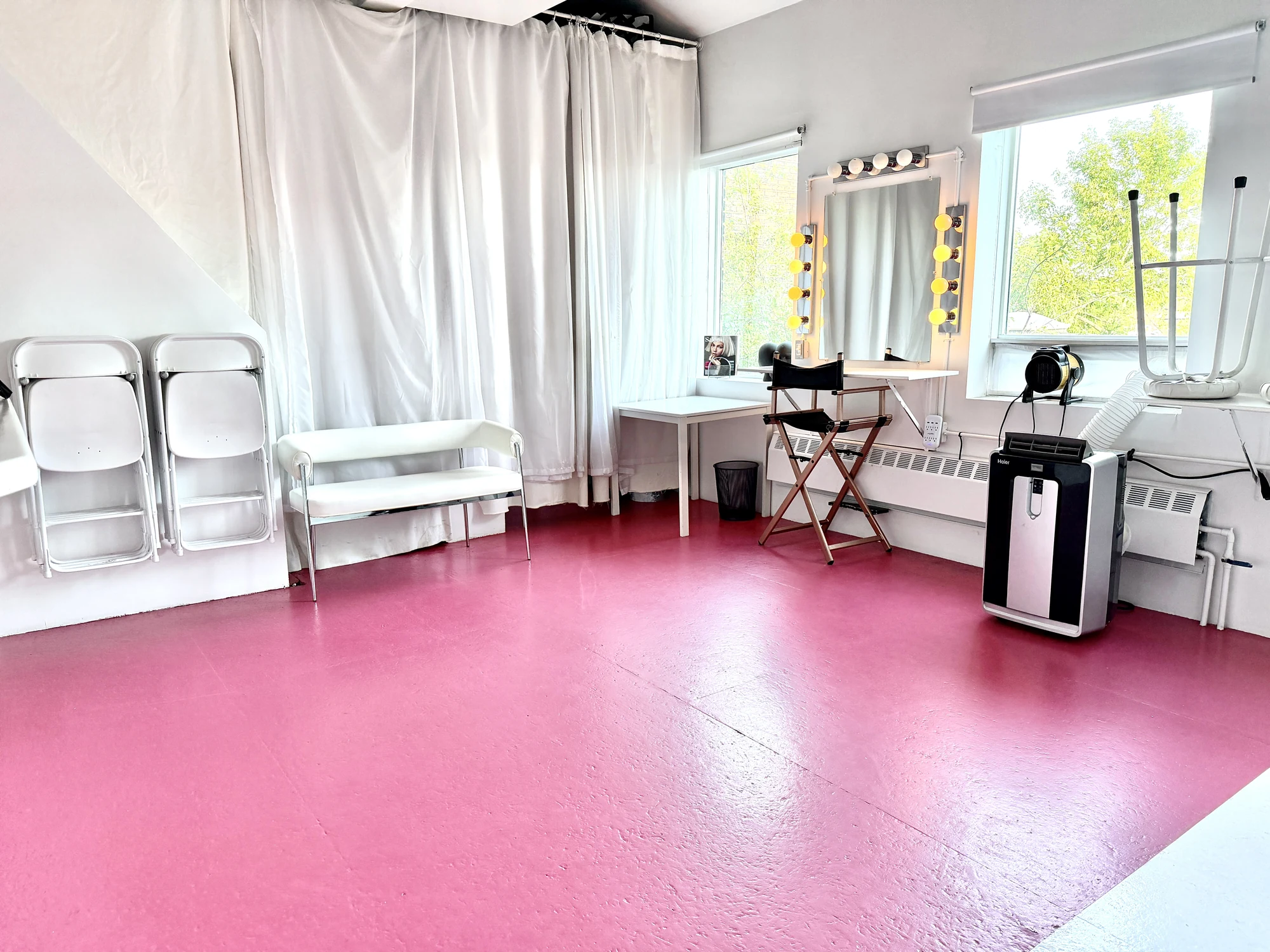 Toronto Studio Membership 4 Makeup station and daylight at Pink Floor Studios in Toronto